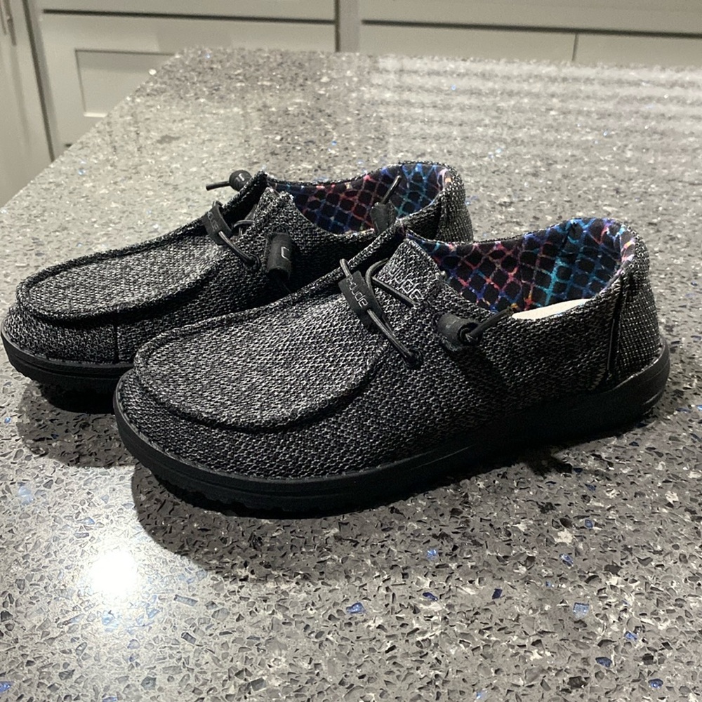 HEY DUDE; size 6